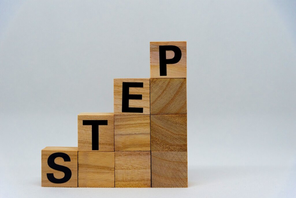 PEST分析のやり方、方法を4つのステップで紹介