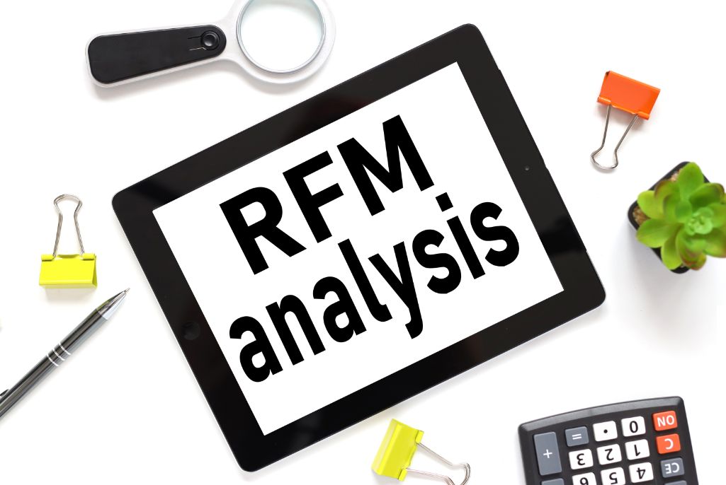 RFM分析とは顧客をグループ分けする分析手法